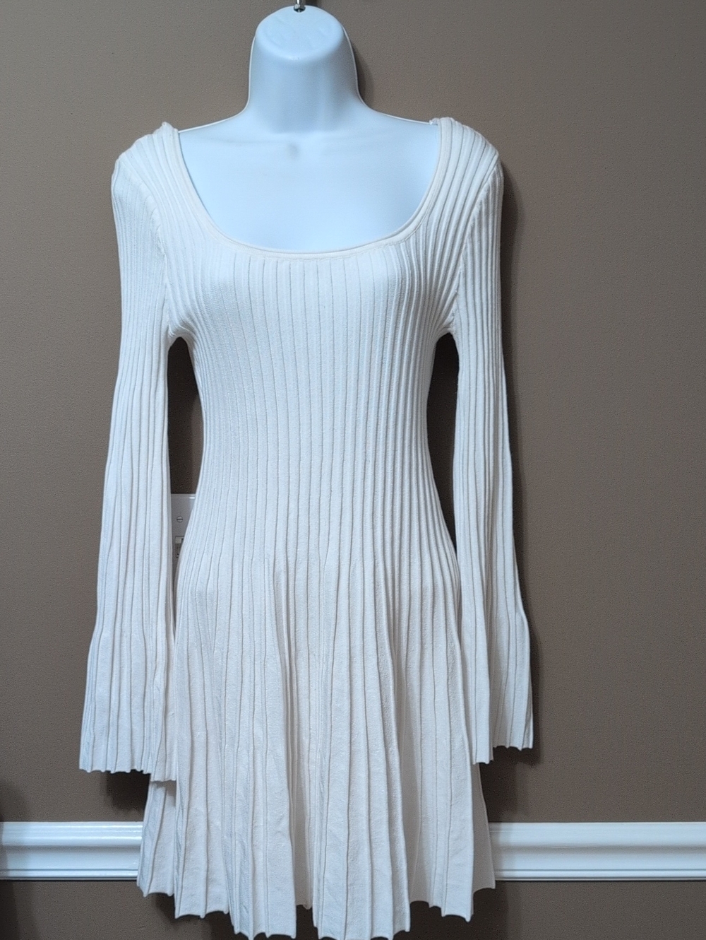 Women’s Cream Ribbed Long-Sleeve Scoop Neck Dress